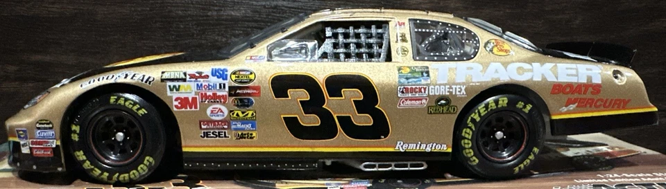 2004 Kerry Earnhardt #33 贝斯专业商店父亲节 1/24 动作纳斯卡压铸 — 第 2/4 张图片