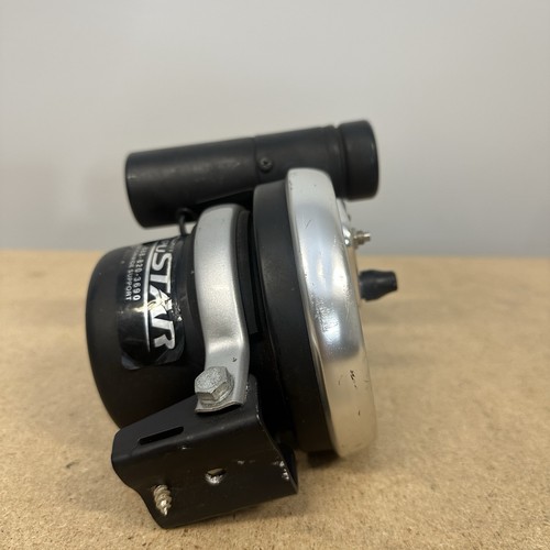Autometer COBALT 5" tach w/shift light - Picture 4 of 11