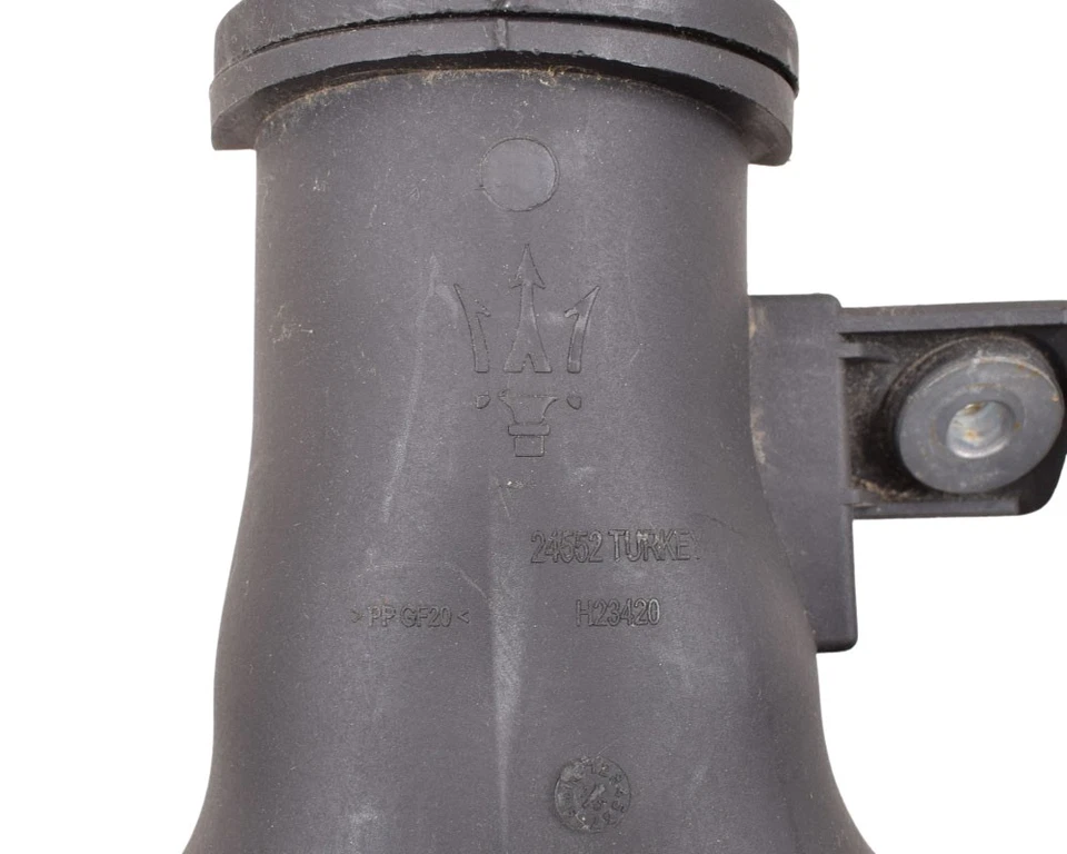 MASERATI Ghibli + Quattroporte - 3.0D Ladeluftschlauch 670004151 670105708 24552 - Bild 3 von 3