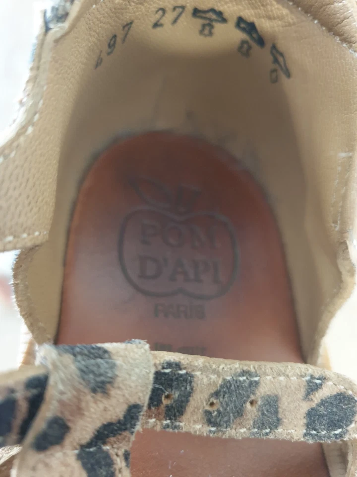 Pom D 'api Paris leather leapard buckle sandals. size 27 - Image 3 of 4