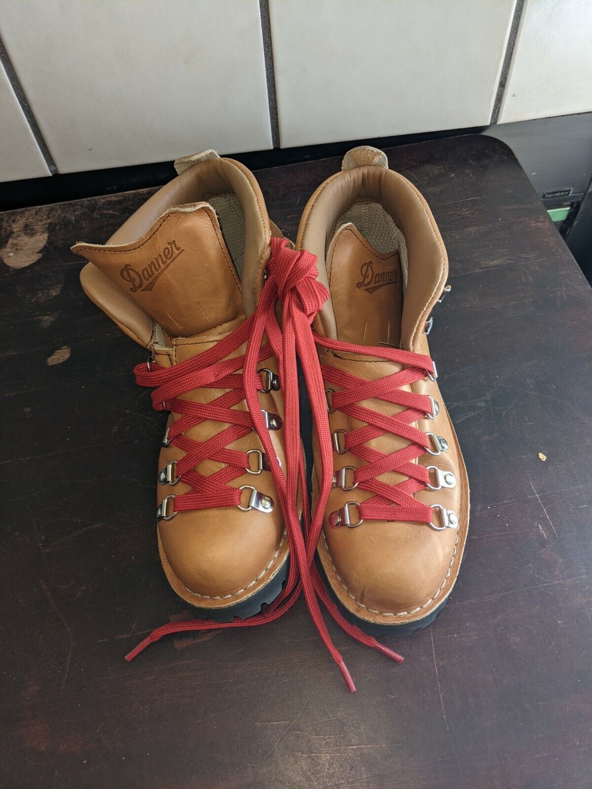 DANNER MOUNTAIN LIGHT CASCADE HIKING BOOT WOMENS US SIZE    eBay