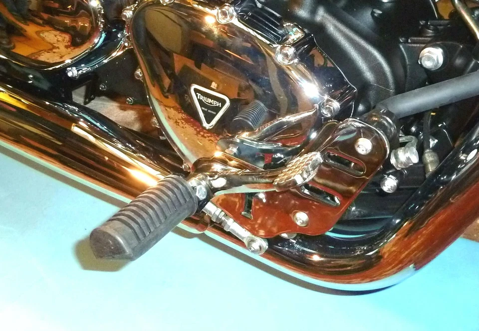 KIT REPOSAPIÉS TRIUMPH AMERICA SPEEDMASTER DE NORMAN HYDE 2011-2016 Foto 3 de 4