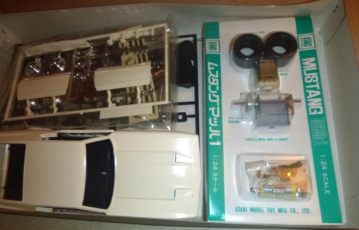 オオタキ 1/24 RockMACHINE FORD MUSTANG mach1 OTAKI Vintage FORD MUSTANG MACH 1 Motorized 1/24 Model Kit