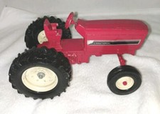 Vintage ERTL Stock # 415 1:16 Diecast International Farmall Tractor Toy Red 