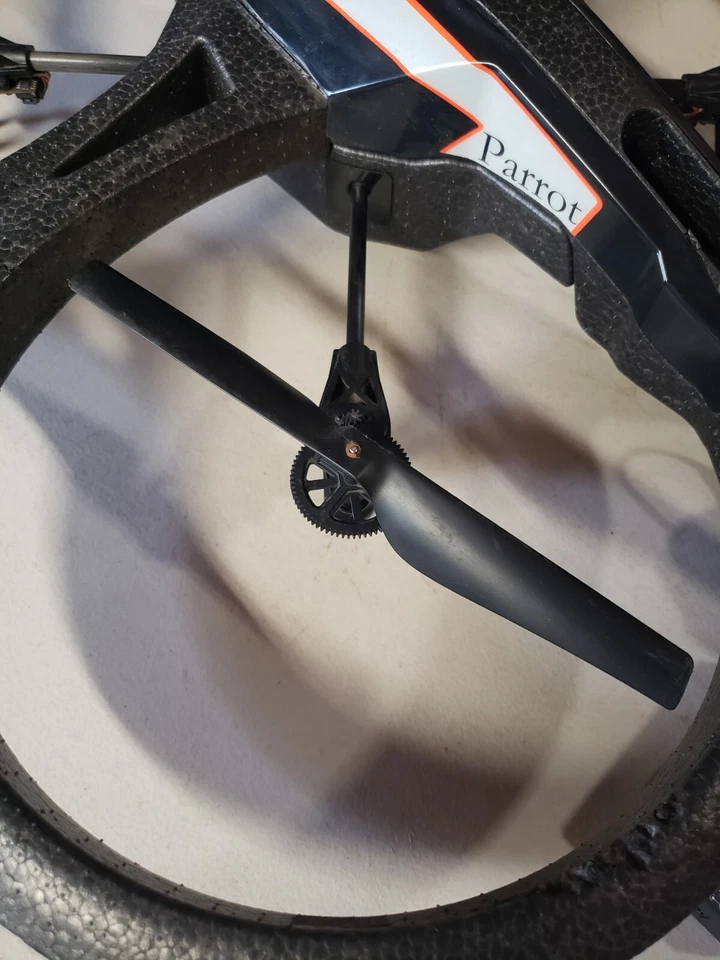 Drone Parrot AR 2.0 RC con batería y algunos daños en espuma Foto 4 de 4