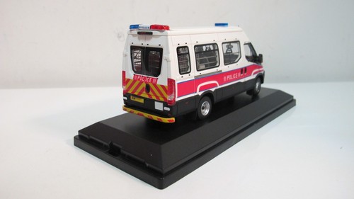 1:43 AURORA IVECO DAILY HONG KONG POLICE PTU WHITE RESIN CARS - Picture 5 of 8
