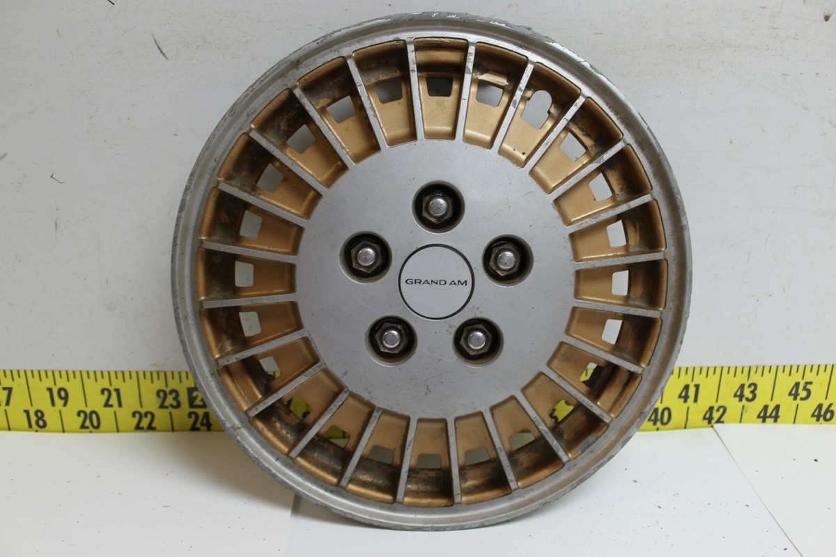 Used OEM GM Single Gold Hub Cap 22535802 1985-1989 Pontiac Grand