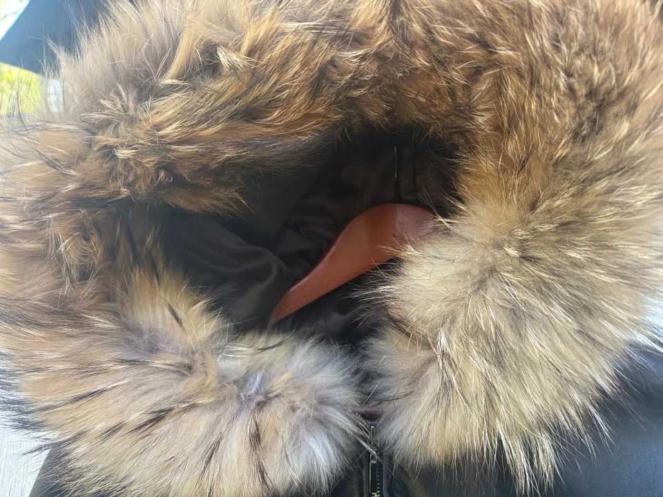 LNR La Novelle Renaissance Leather Coat Womens M Hooded Finland Raccoon Full Zip - Image 4 of 4