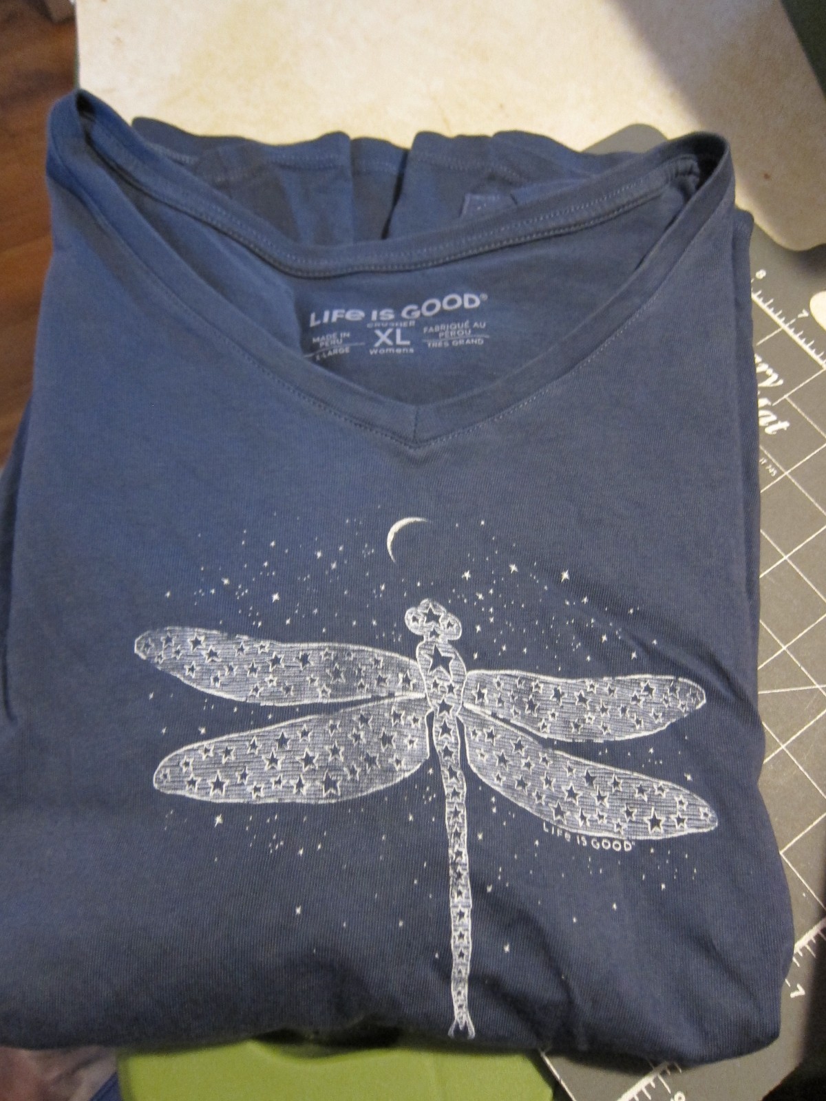 Life is Good Short Sleeve Crusher T Shirt XL Navy Blue Dragonfly Stars V- Neck