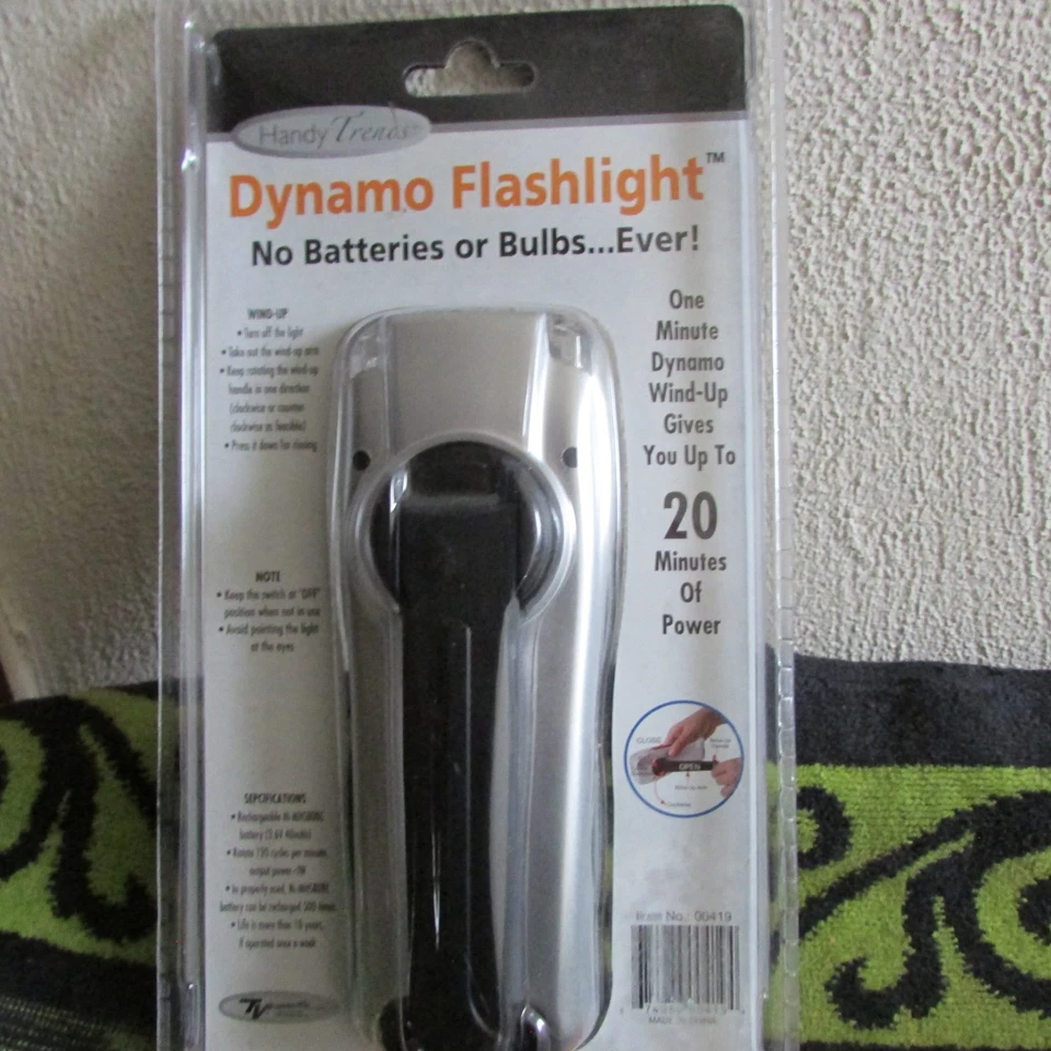 New Dynamo Hand Crank Flashlight for Camping, Glove Box, Emergence No Batteries - Image 2 of 2