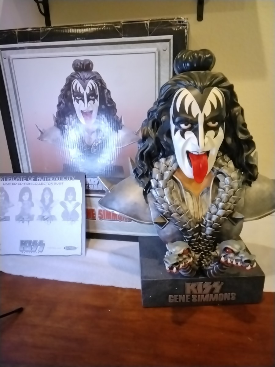 KISS Rock Band Destroyer Bust 1999 Spencers Exclusive Gene Simmons