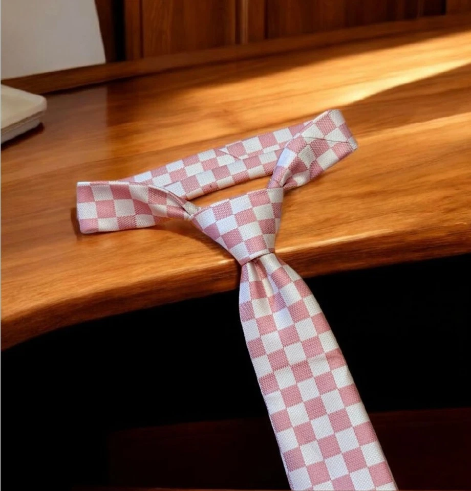 Corbata Louis Vuitton LV Damier rosa para hombre, corbata LV auténtica Foto 3 de 4