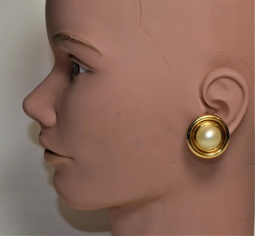 Boucles D'oreilles Clip Vintage Signées Nina Ricci - Doré, Fausse Perle Et Nœud Strass - N°2