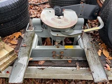 B&W Companion 5th Wheel Hitch 