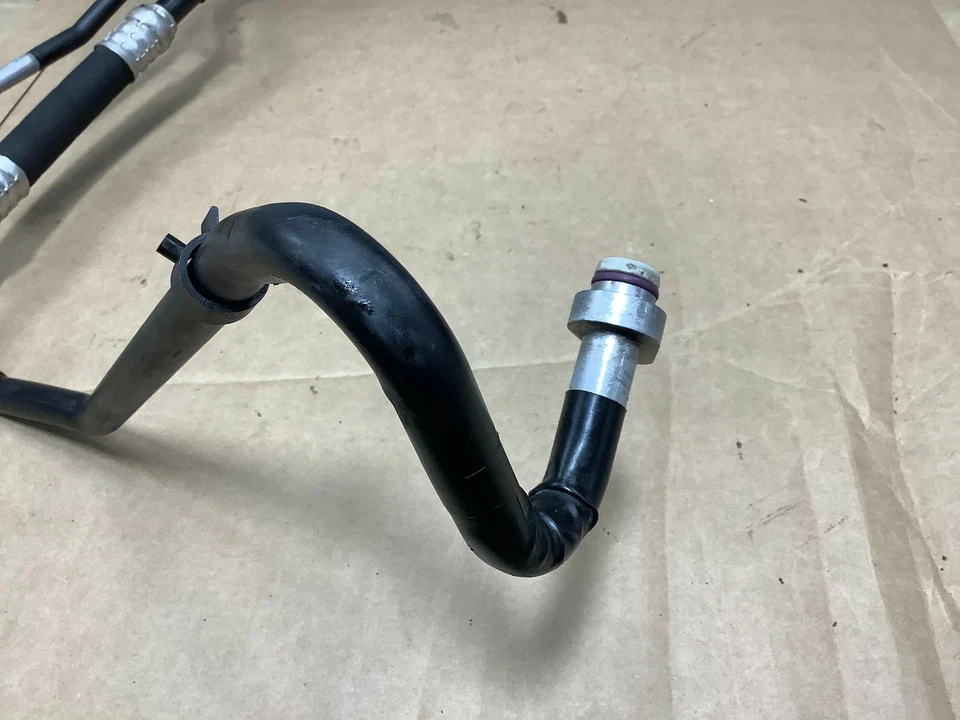 Audi A8 Quattro 2006 4,2 L V8 aire acondicionado superior tubo manguera OEM+ Foto 2 de 4