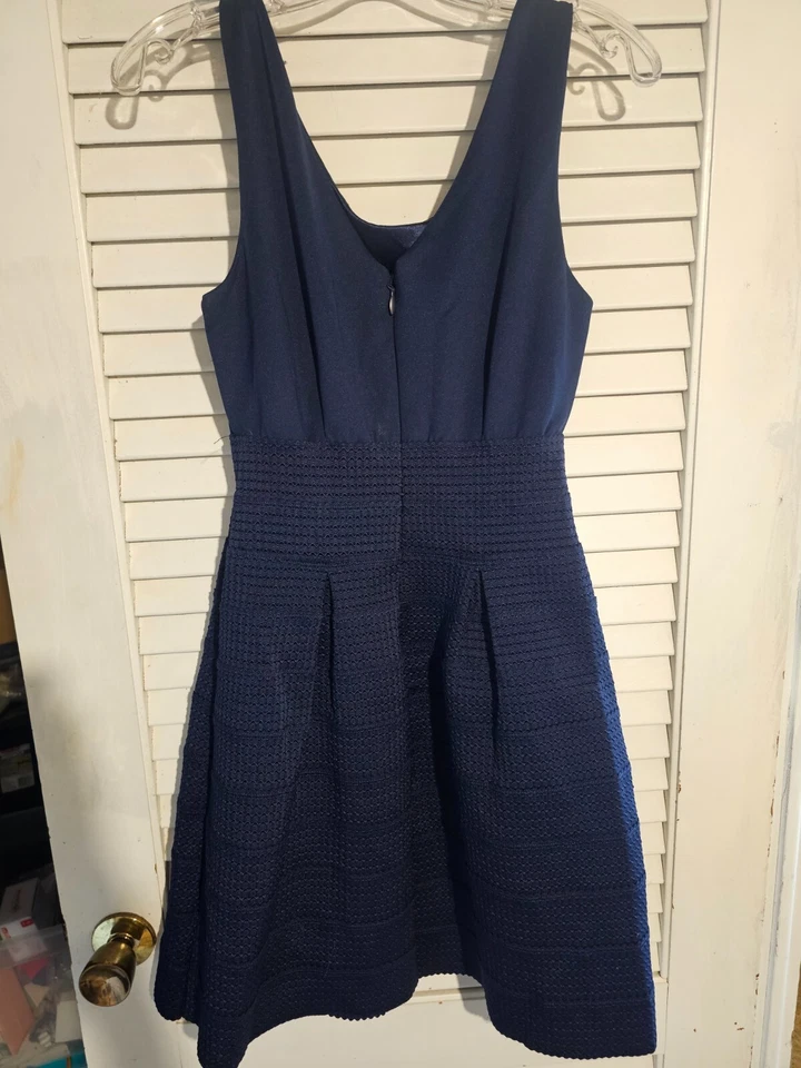 Vestido formal NY & COMPANY STRETCH azul marino. Apenas usado Talla M Foto 2 de 3