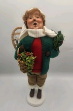 Byers Choice Carolers Woodland Lady Woman w/Snowshoes Basket Wreath SIGNED 2005