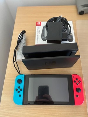 Nintendo Switch Konsole mit Joy-Con - Neon-Rot/Neon-Blau/Grau