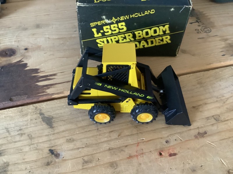 1/25 NZG No. 276 New Holland Ford L-555 Super Boom Loader
