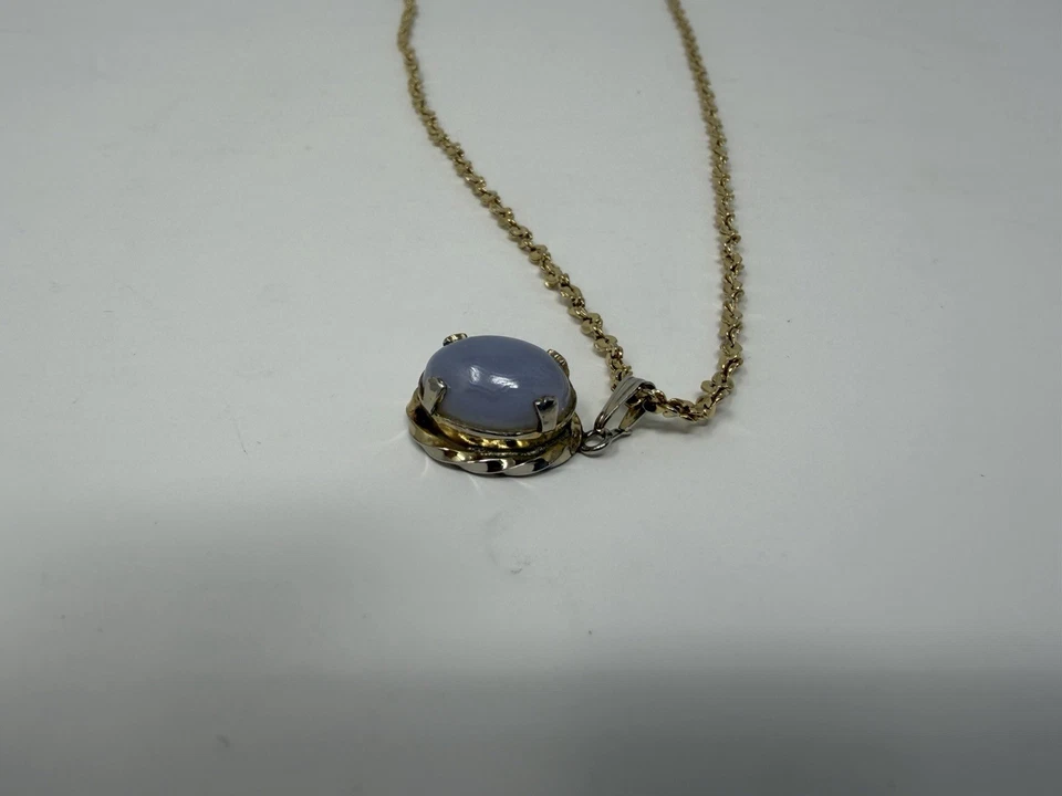 Cadena colgante Ellensburg azul ágata llena de oro de 14 quilates Foto 3 de 4