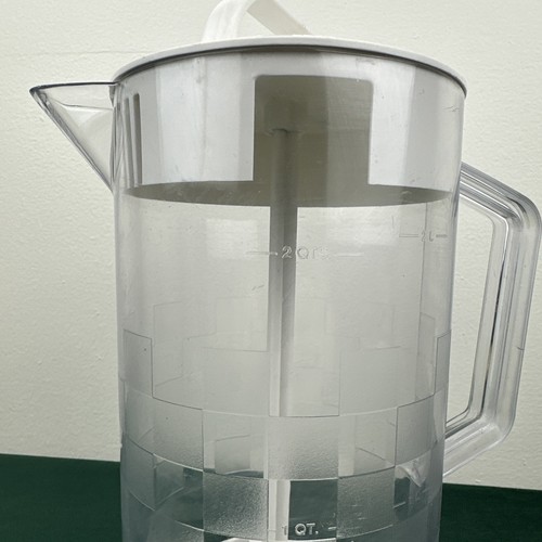 Pampered Chef Quick Stir 2 Quart Clear Pitcher Checker Board Pattern White Lid - Picture 6 of 16
