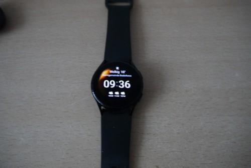 Samsung Galaxy Watch4 40mm Aluminiumgehäuse mit Sportarmband - Schwarz - Zdjęcie 10 z 21