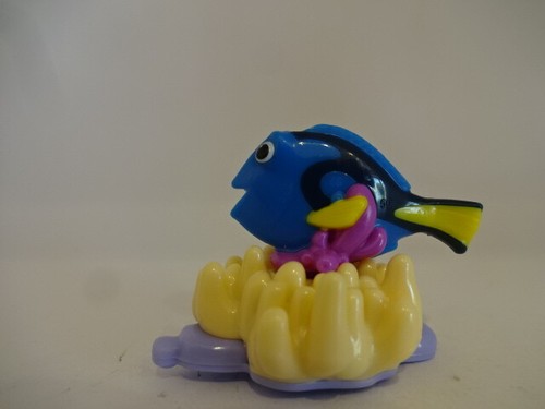 Spielfigur / Finde Dorie / Dorie schwimmt auf gelber Koralle - 40 mm - Bild 1 von 1