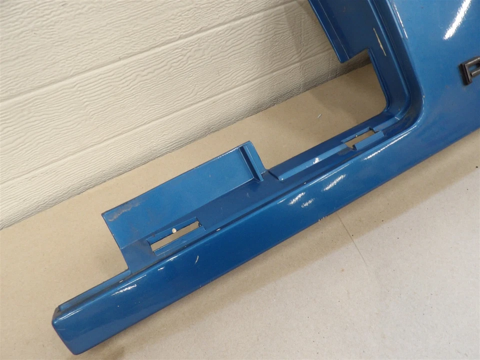 ЦЕНТРАЛЬНЫЙ ЗАДНИЙ ФОНАРЬ PONTIAC SUNBIRD 1988-1994 2Dr ПАНЕЛЬ ОТДЕЛКИ ХВОСТА БАГАЖНИКА - Изображение 3 из 4