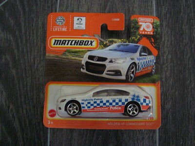 MATCHBOX HOLDEN VF COMMODORE SSV HIGHWAY PATROL neuwertig auf kurzer Karte