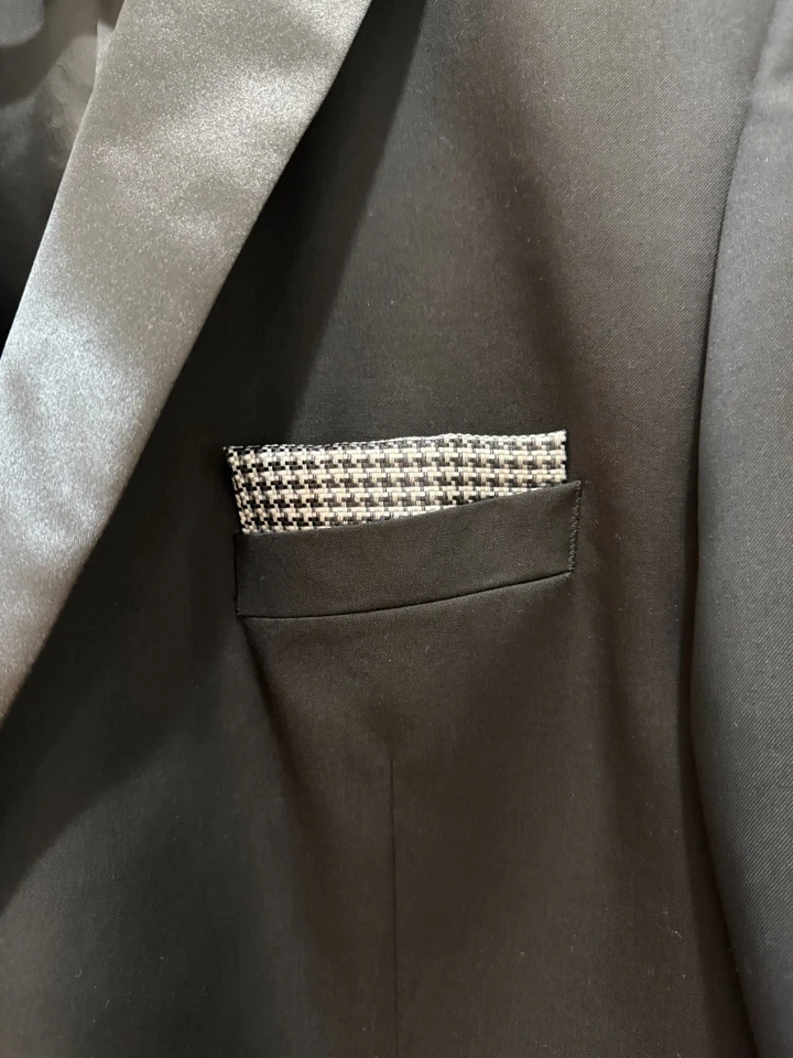 Chaqueta de esmoquin para hombre Calvin Klein 52R negra satinada solapa blazer de 2 botones Foto 2 de 4