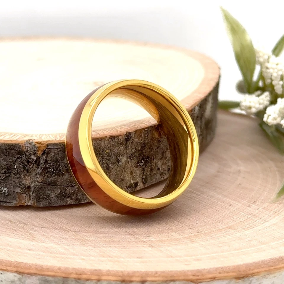 Anillo de oro amarillo de 9 mm de titanio para regalos de Navidad con incrustaciones de madera roja banda a prueba de arañazos Foto 4 de 4