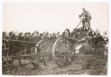 Charrue électrique, engin agricole en démonstration - Photo ancienne 1936