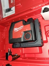 Milwaukee 3521-21 REDLITHIUM USB Rechargeable Cordless Green Cross Line Laser