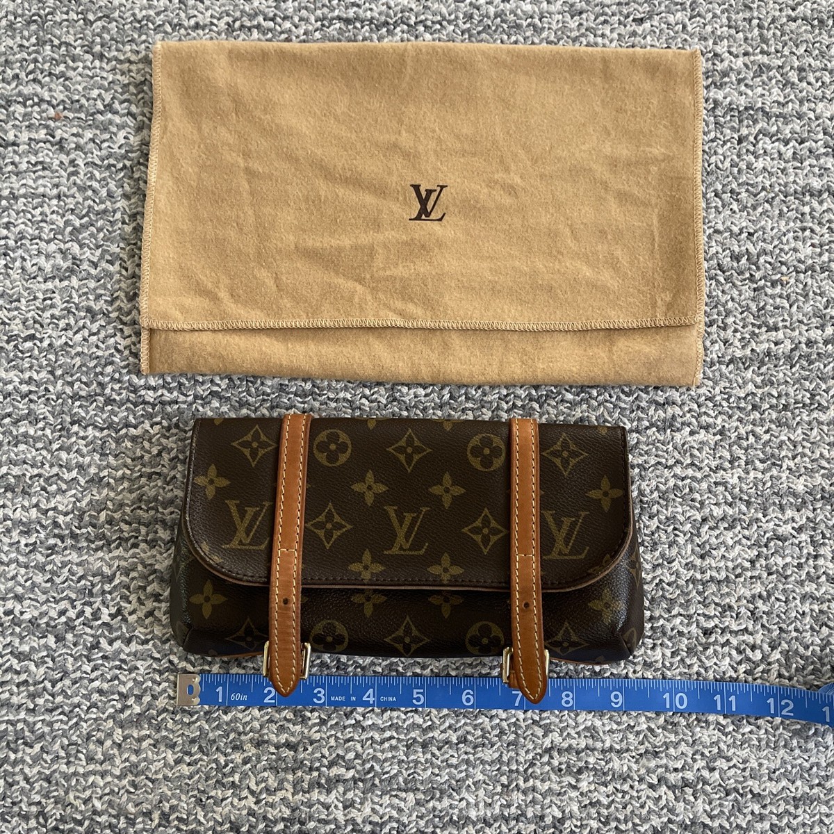 LOUIS VUITTON Monogram Pochette Arsch Waist Bag without Belt. Authentic Vintage Louis Vuitton Arche pouchette vintage bum or waist bag  main image 2