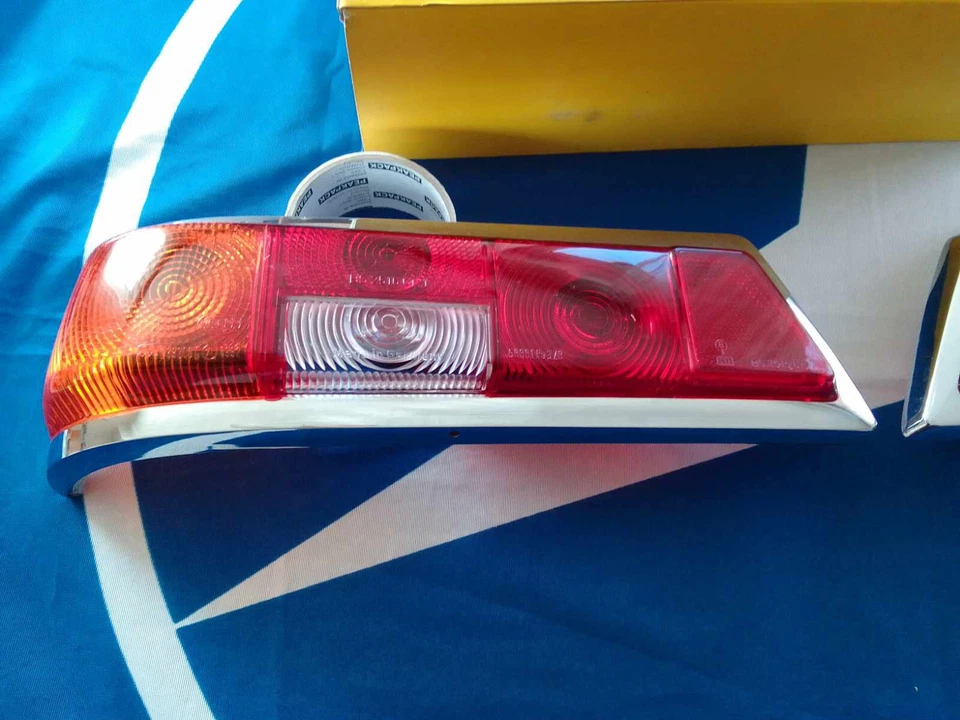 Piloto trasero mercedes-benz hella w110 190c 200 190d 200d 230 fintail Foto 2 de 4