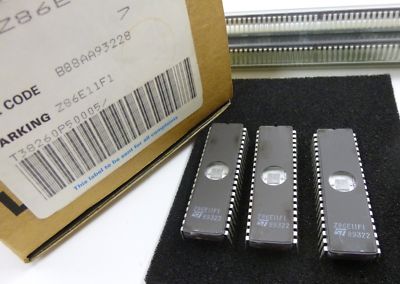 1 Stück / 1 piece Z86E11F1  Z8  MICROCONTROLLER 4K EPROM 8MHz FDIP40   Z8611