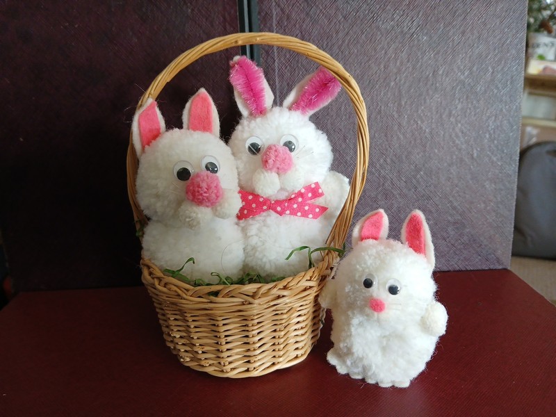 3 ..🐇🐇🐇..White Vintage Pom Pom Bunny Rabbits Family And Basket 