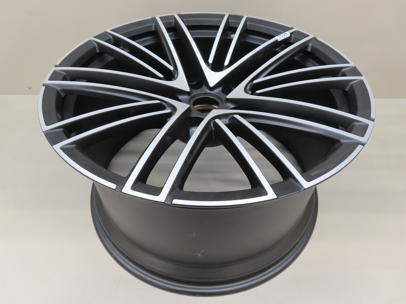 2024-2026 ASTON MARTIN DB12 REAR FACTORY RIM 21X11.5J