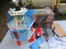 Mattel 1968 Major Matt Mason Man in Space Station Deluxe Action Set in Box Works