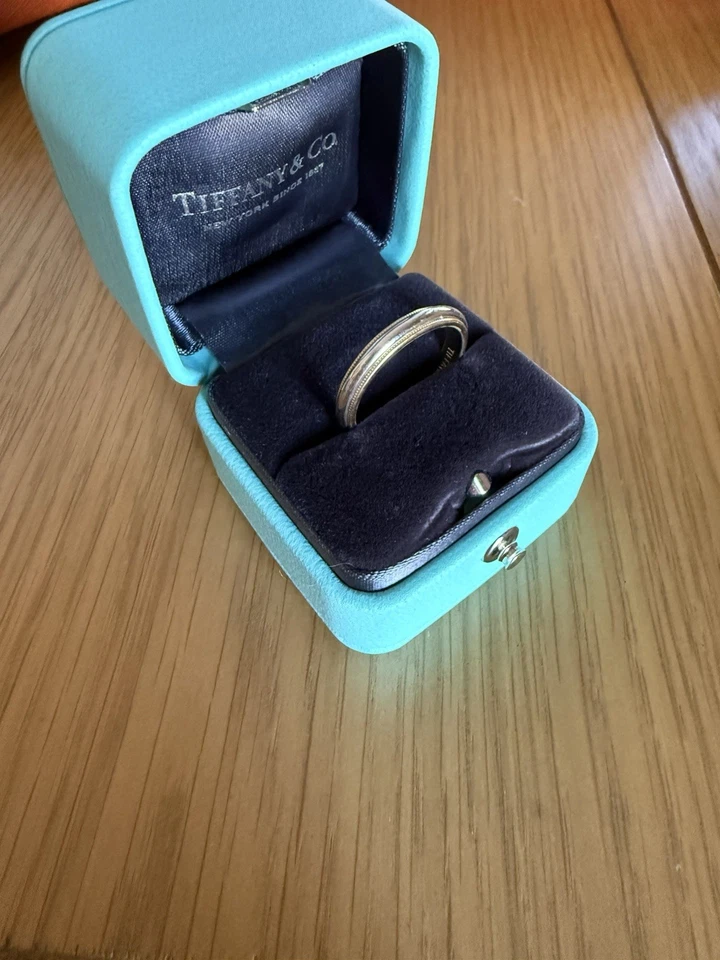 TIFFANY TOGETHER & CO. ANILLO DE BODA PLATINO 950 PARA HOMBRE 4mm MILGRAIN TALLA 9 Foto 3 de 4
