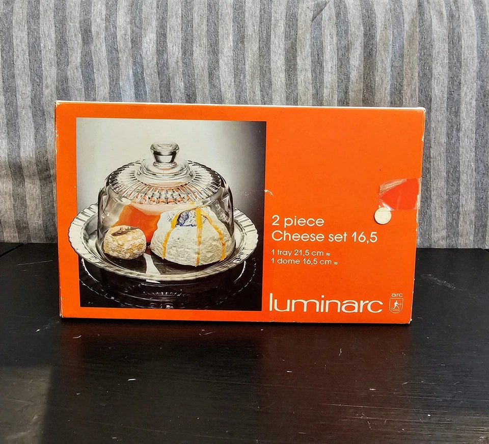 Luminarc 2 Piece Cheese Tray And Cloche Serving Set - Image 3 of 4