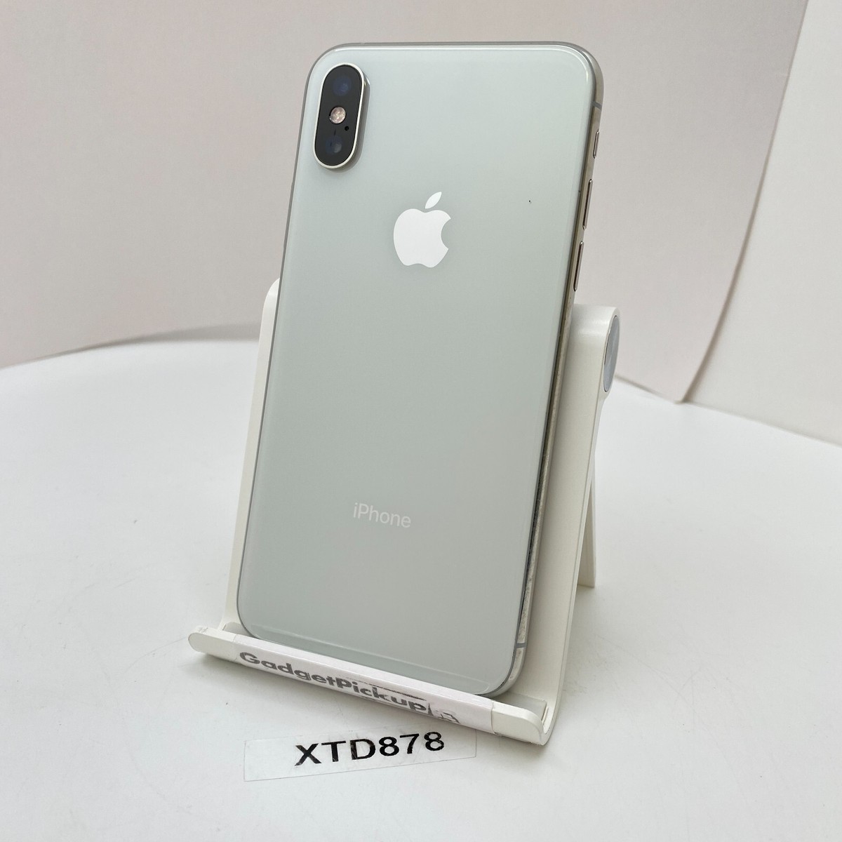 Apple iPhone XS - 64GB - Silver (Unlocked) - Fair Condition Apple iPhone XS - 64GB - Silver (Unlocked) - Fair Condition
