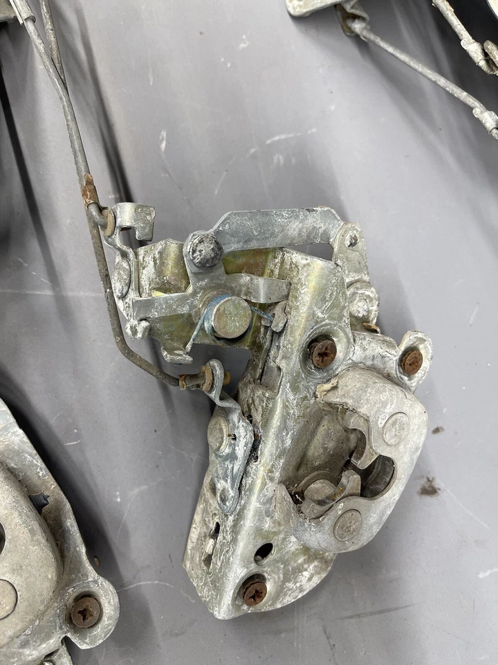 Ford Galaxie 1963 1964 4 puertas pestillos con varillas Mercury Parklane Marauder OEM Foto 3 de 4