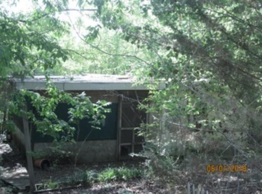 5,401 SQ FT LAND WITH MOBILE HOME ONE BLOCK FROM MILLWOOD LAKE