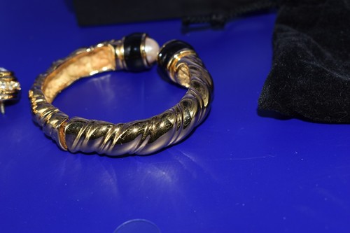 VTG JOAN RIVERS SIGNED CRYSTAL CLAMPER BRACELET - Picture 4 of 8