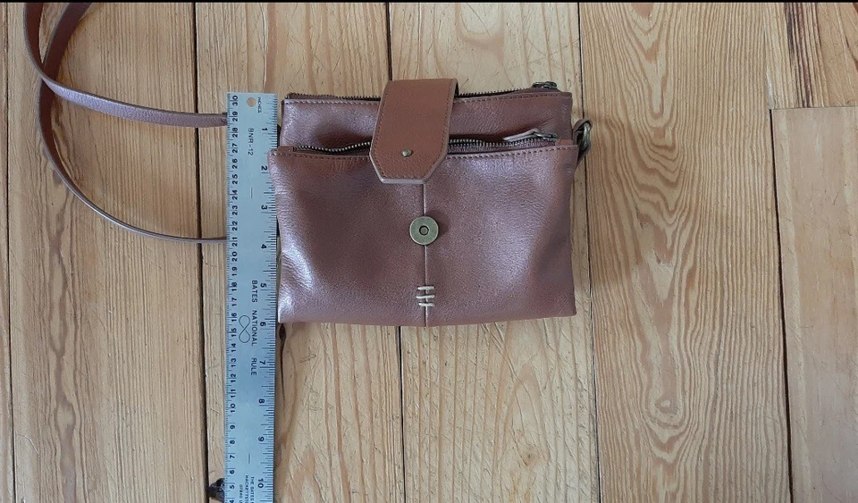 Lucky Brand Faux Leather purse. Excellent Shape. - Image 2 of 4