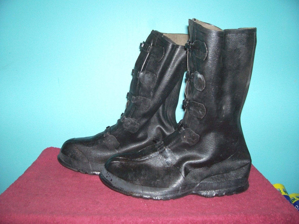 VIETNAM ERA(72) SZ. 11 RUBBER 5 BUCKLE BOOTS (OVERSHOES) UNISSUED