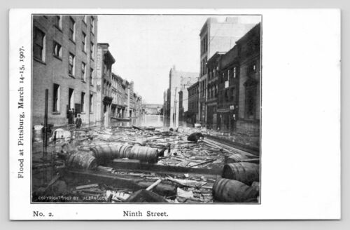 1907 Pittsburgh Flood Ninth Street Scene Barrels Trash People Antique Postcard - Picture 1 of 2