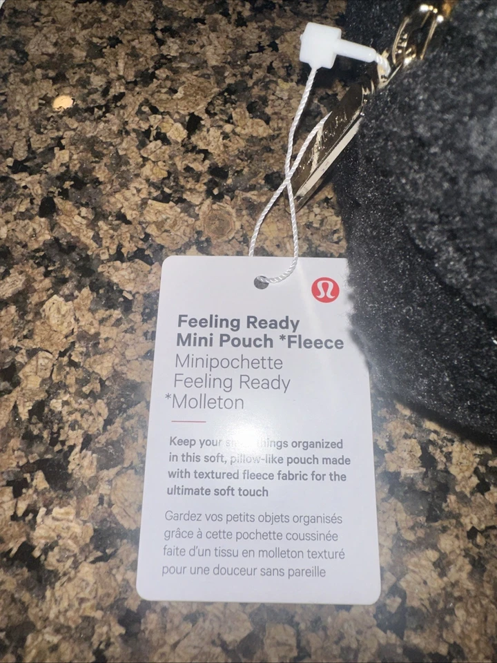 Nuevo con etiquetas Lululemon Feeling Ready Mini bolsa negra polar maquillaje bolsa de viaje Foto 3 de 4