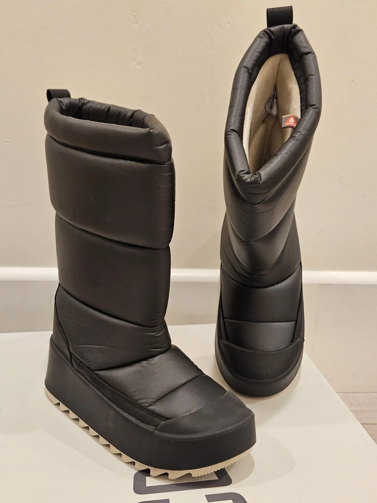 NEW COUGAR SIZE 6 WOMEN'S NYLON WATERPROOF WINTER SNOW BOOTS BLACK